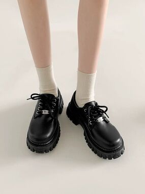 Chunky Platform Lace-Up Shoes in Black